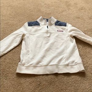 Barely worn vineyard vines pullover!